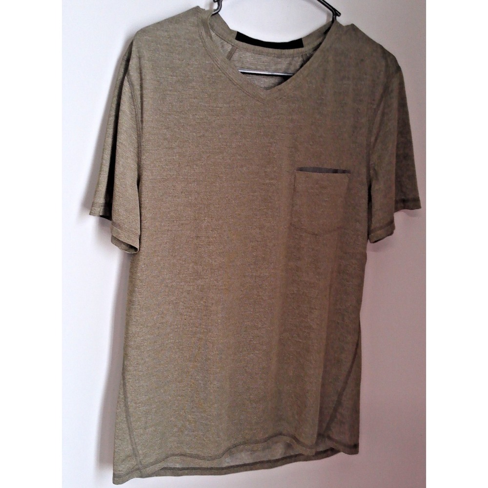 MENS LULULEMON GREEN SHIRT WITH POCKET SIZE MEDIUM